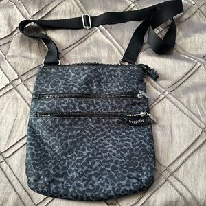 Baggallini crossbody purse